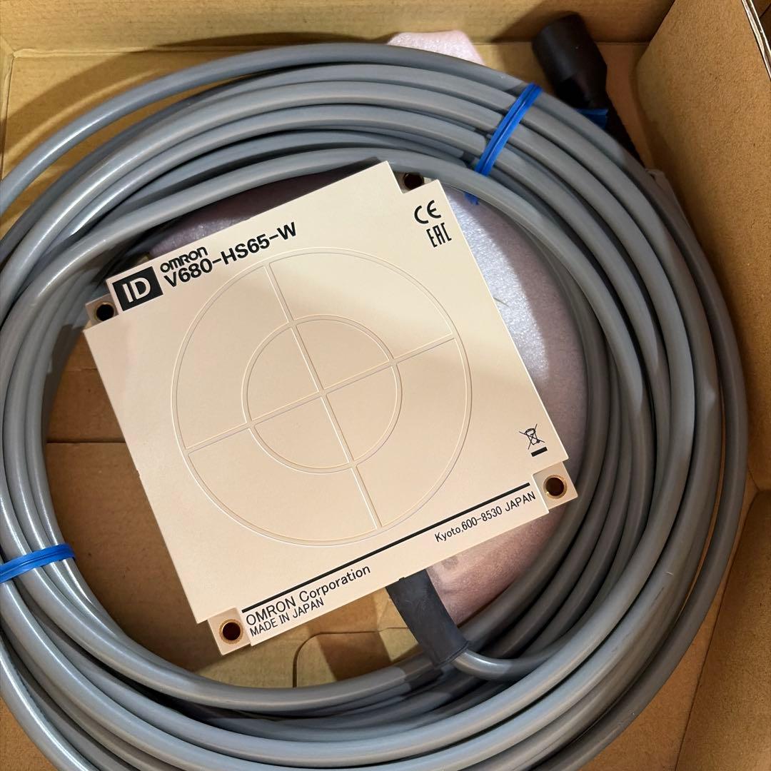 オムロン　OMRON V680-HS65-W