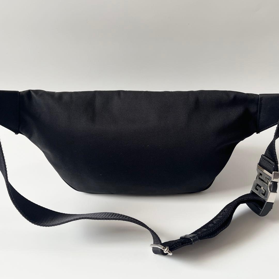 ジバンシー　エッセンシャルU　ナイロン　ボディバッグ　ブラック　斜め掛け　メンズ