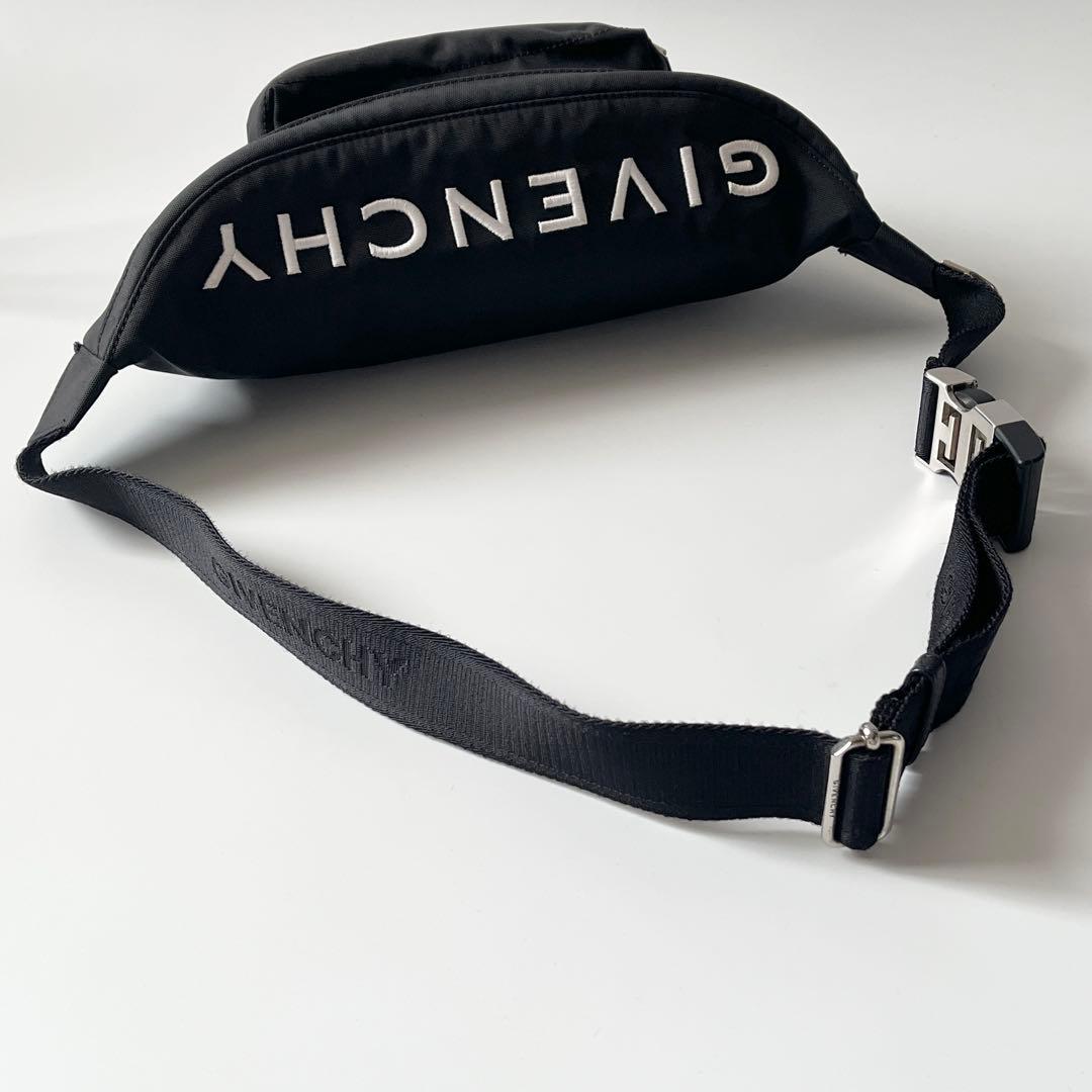 ジバンシー　エッセンシャルU　ナイロン　ボディバッグ　ブラック　斜め掛け　メンズ