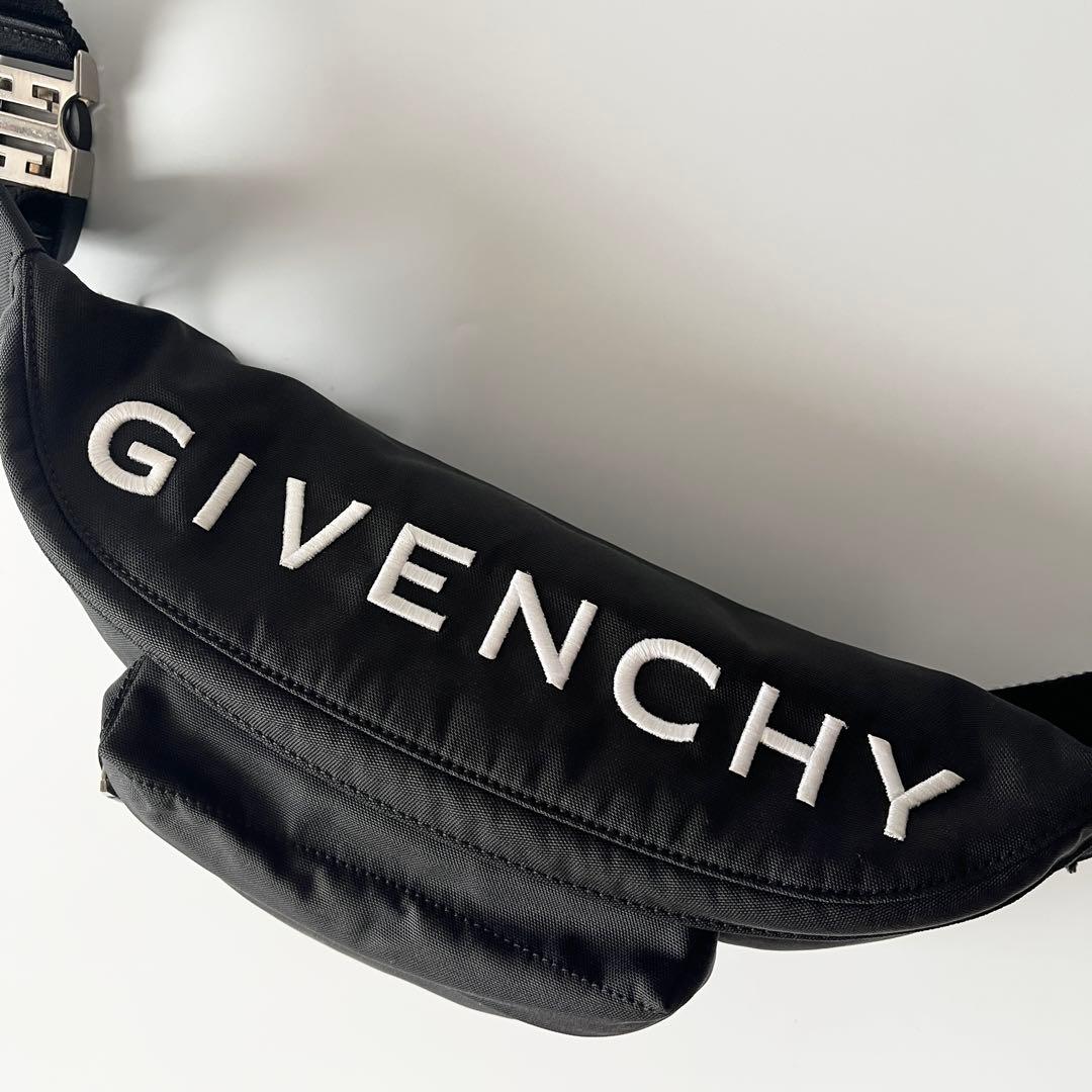 ジバンシー　エッセンシャルU　ナイロン　ボディバッグ　ブラック　斜め掛け　メンズ