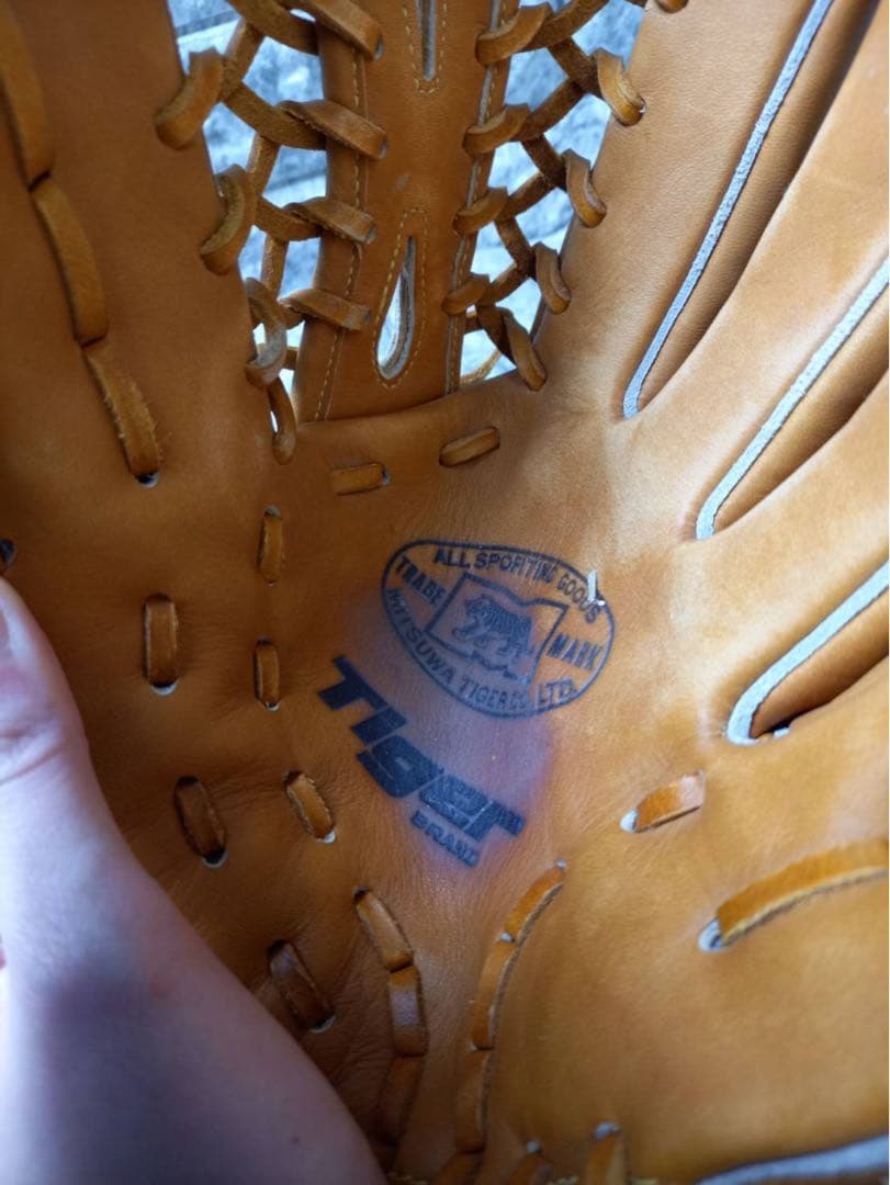 ミツワタイガー グローブ 野球　スポーツ用品