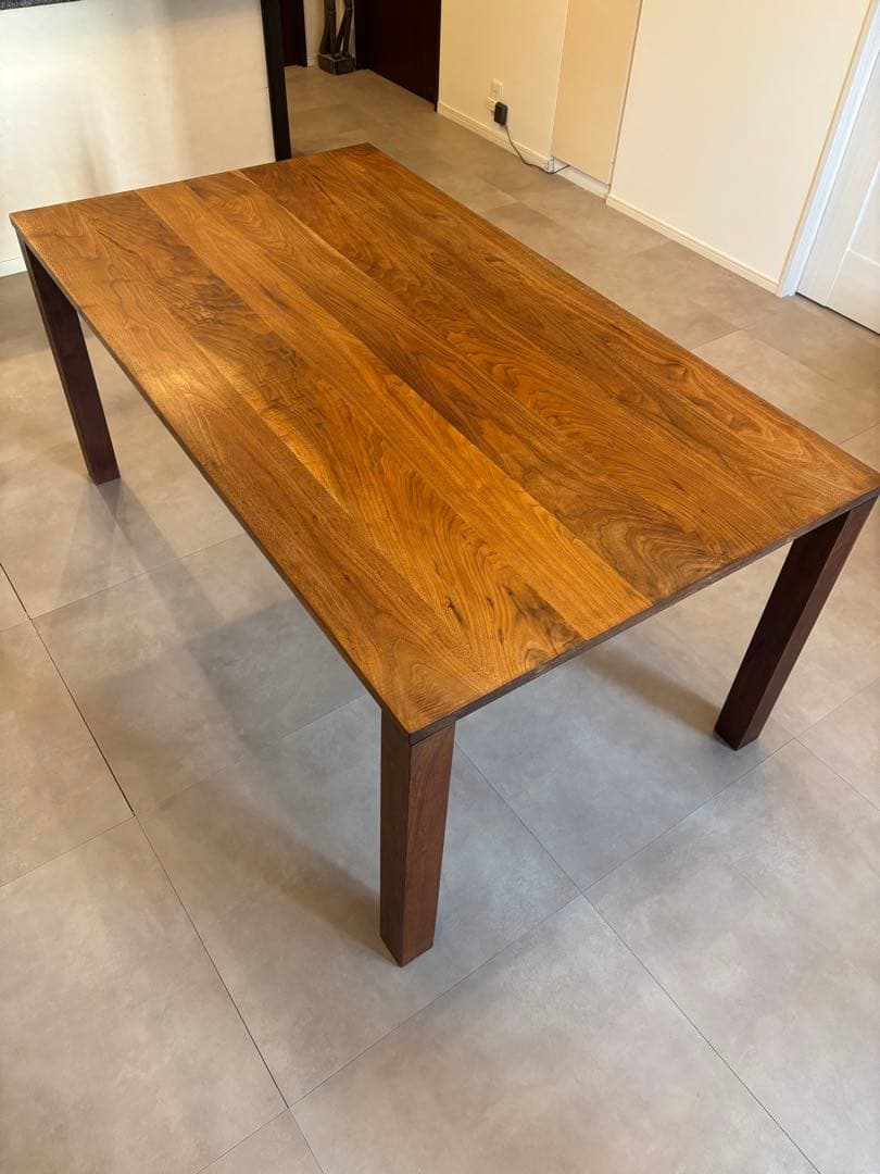ウォールナット ダイニングテーブル