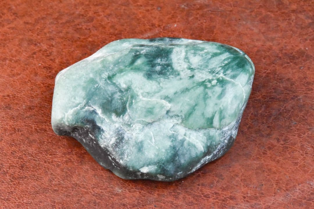 糸魚川 金山谷系 最上級緑色翡翠原石