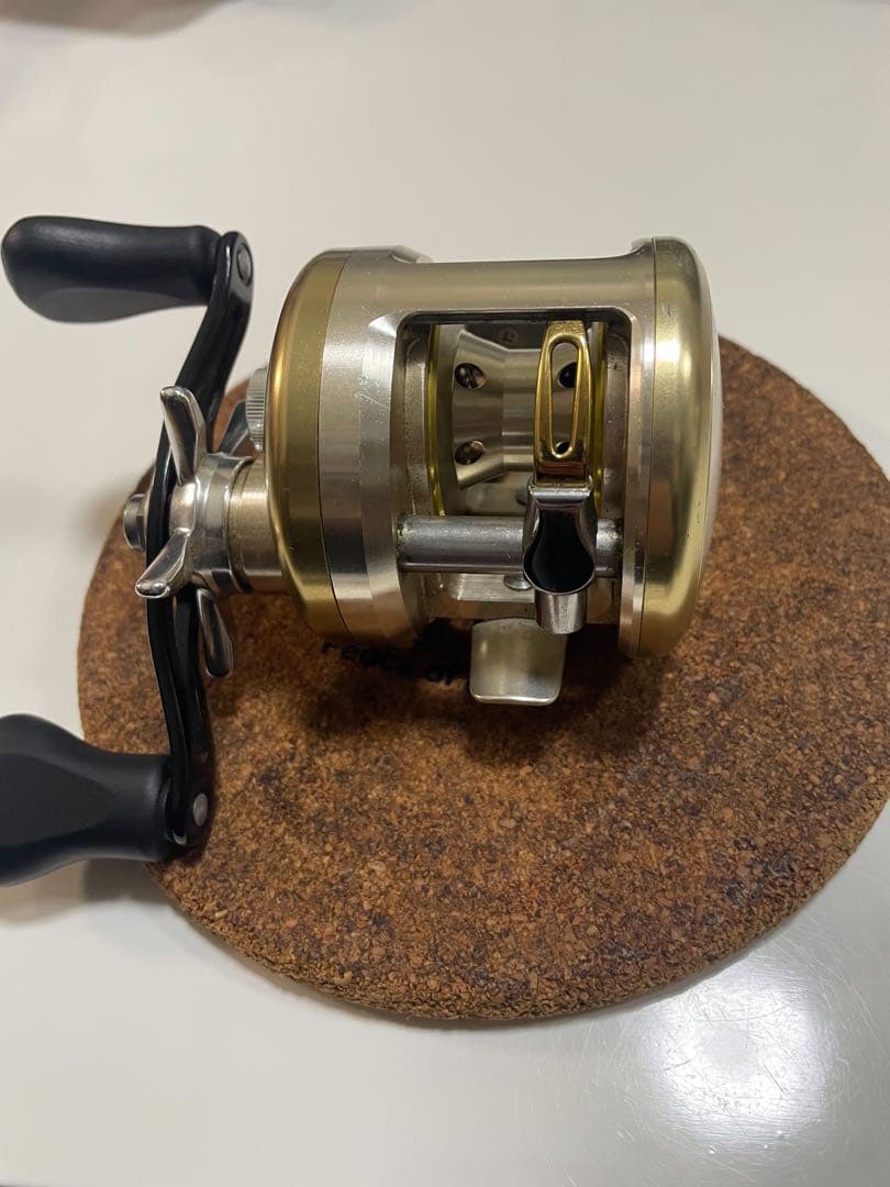 ベイトリール ゴールド シルバー