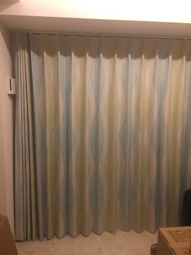 びっくりカーテン 北欧デザイン 遮光2級 ヌップグリーン