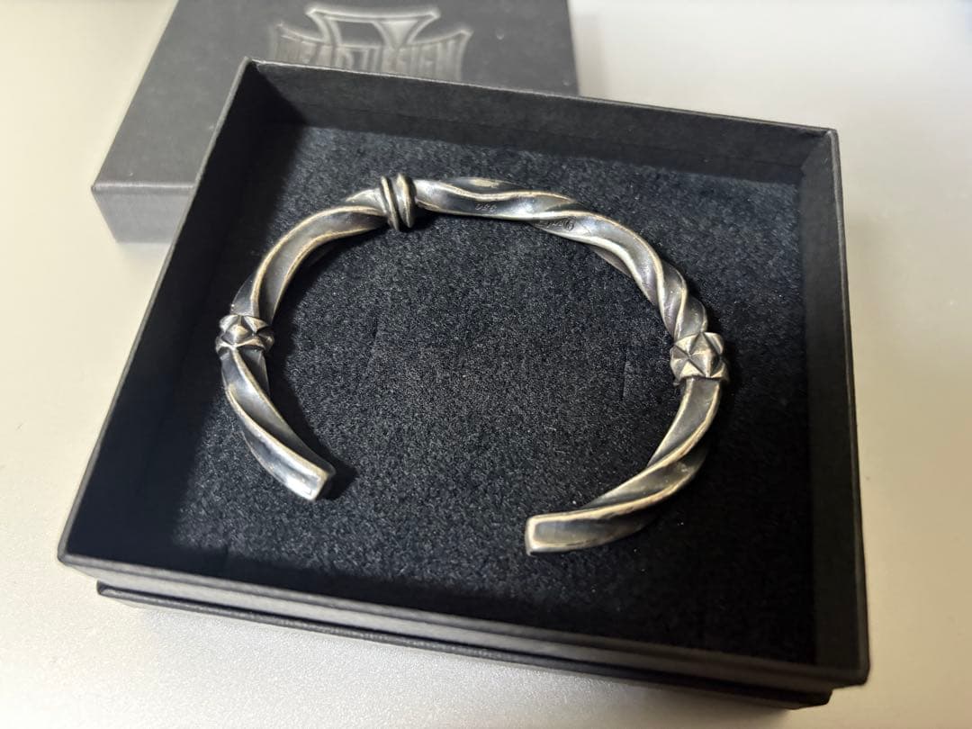 ディールデザイン　リバースツイストバングル