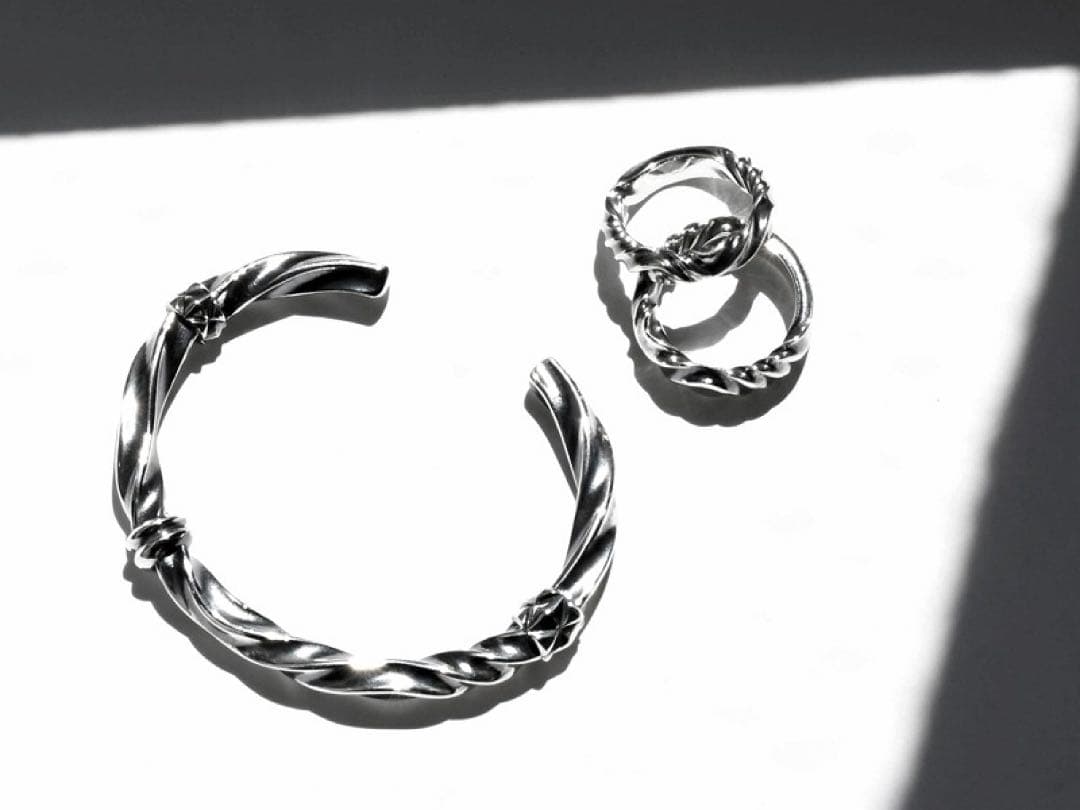 ディールデザイン　リバースツイストバングル