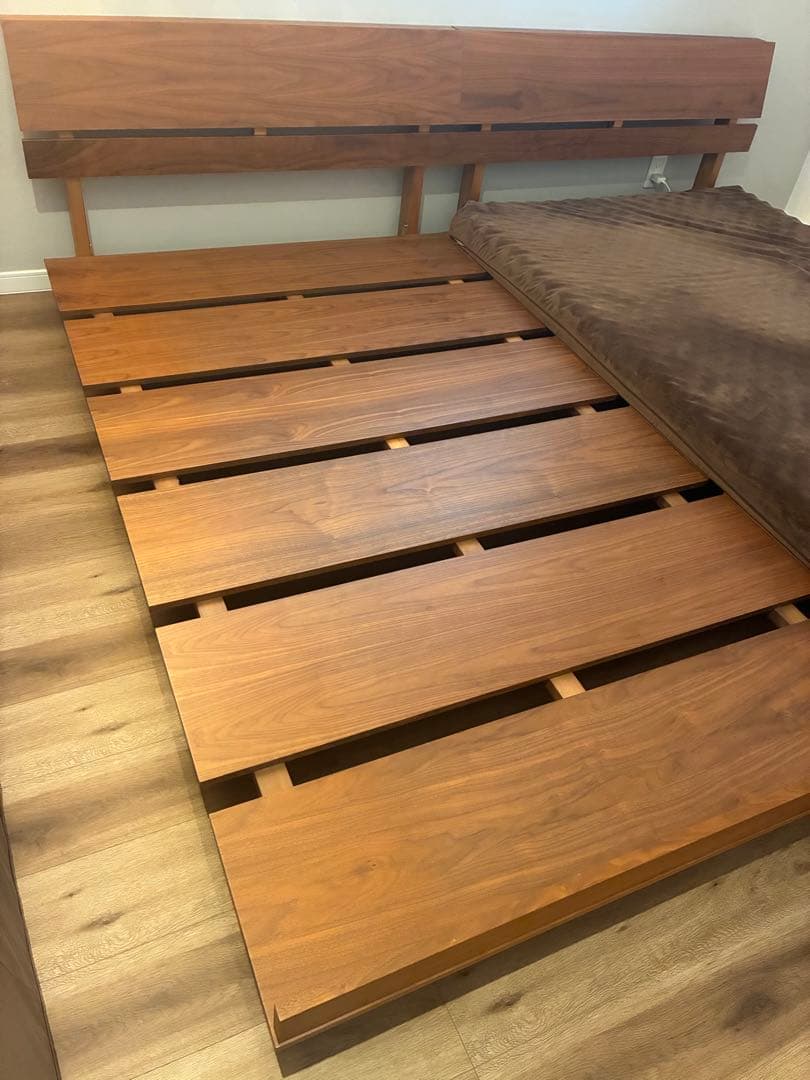 ニトリ　木製セミダブルベッドフレーム ブラウン