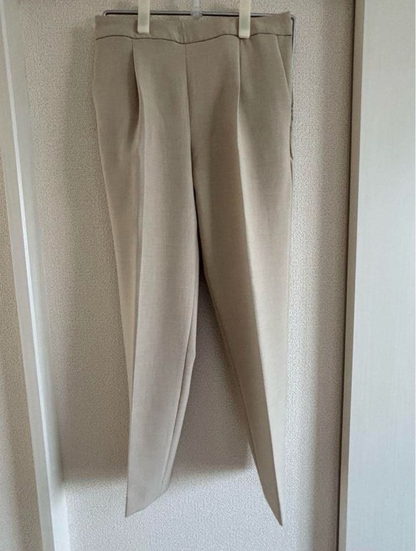 【スミレ】GREEN LABEL RELAXING ベージュパンツスーツ