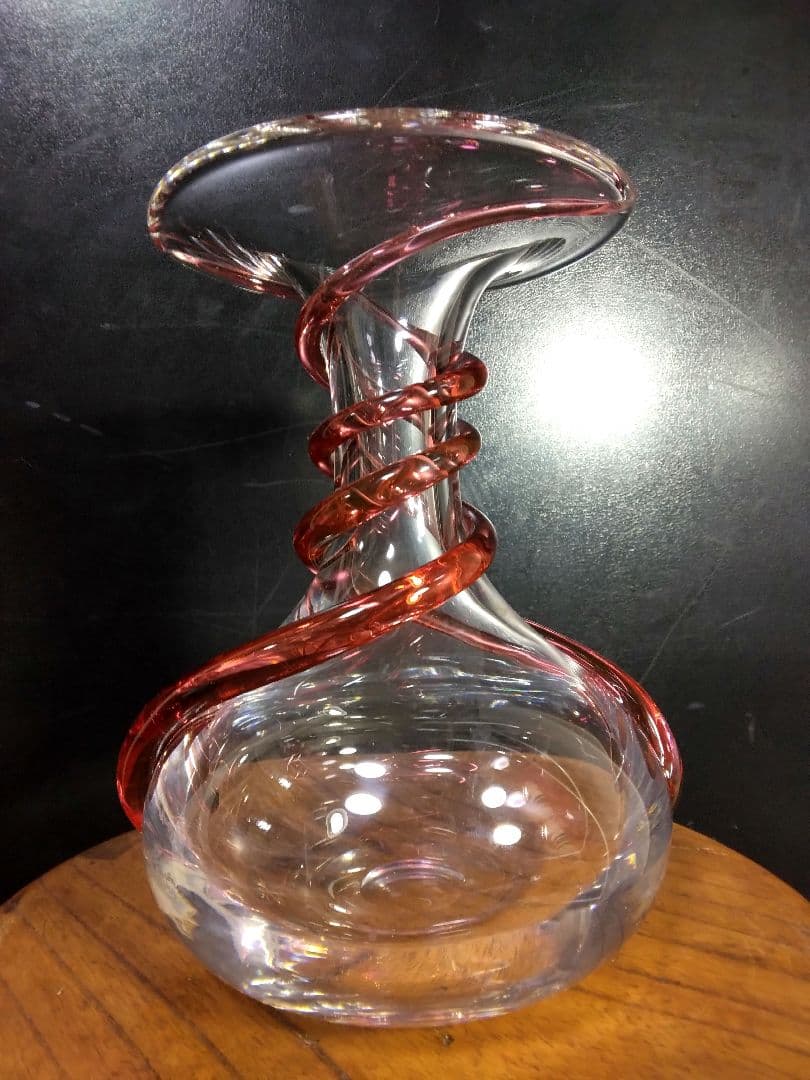 フランス　一点物　クリスタル　フラワーベース　アート　サイン　スパイラル　赤　花