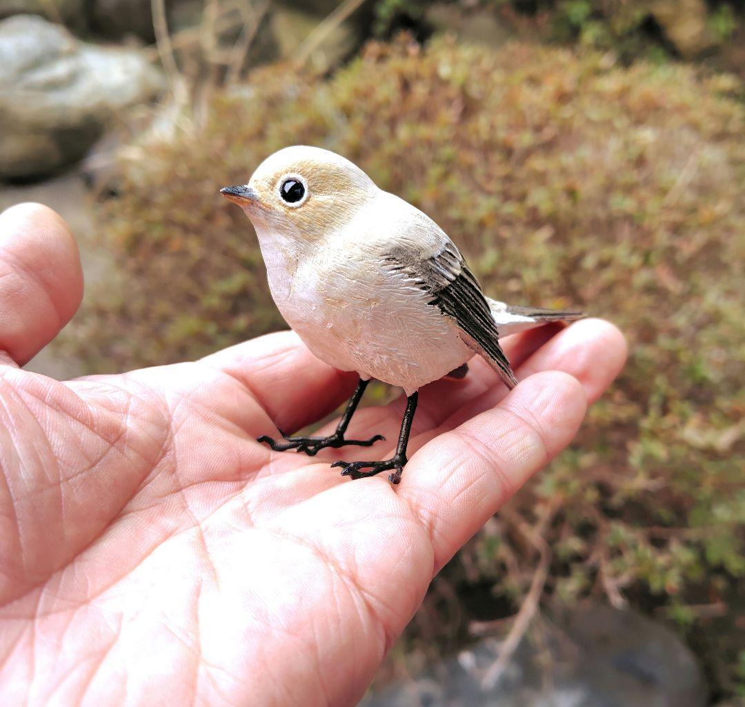 小さなバードカービング ニシオジロビタキ 野鳥 木彫り