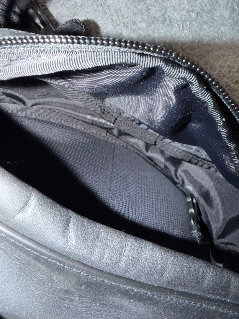 【美品】Supreme 23FW ボディバッグ ウエストバッグ　ブラック