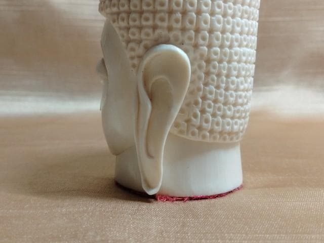 彫刻　仏頭　高さ7cm　まぶたに欠けあり