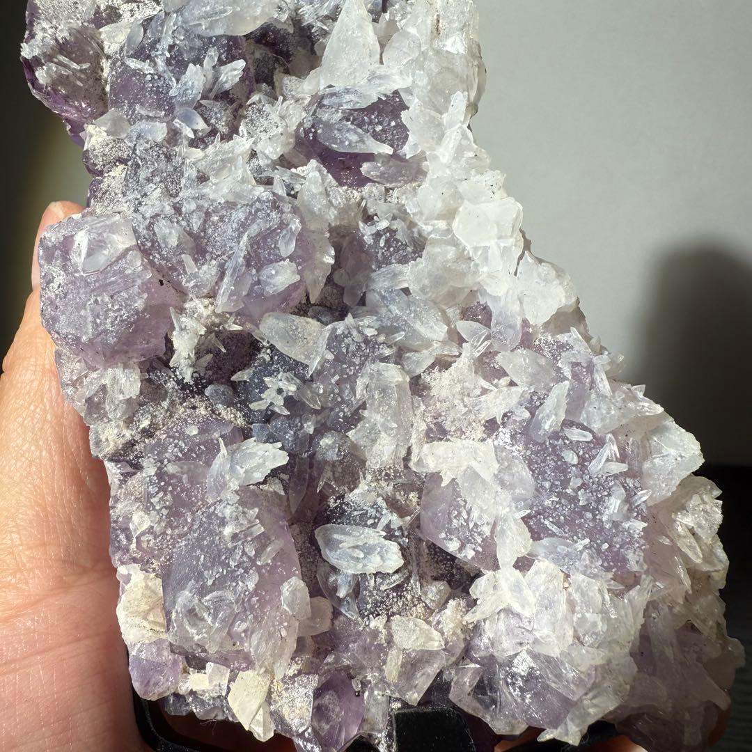 天然石カルサイト共生アメジストの原石　置物　鉱物NO.011810