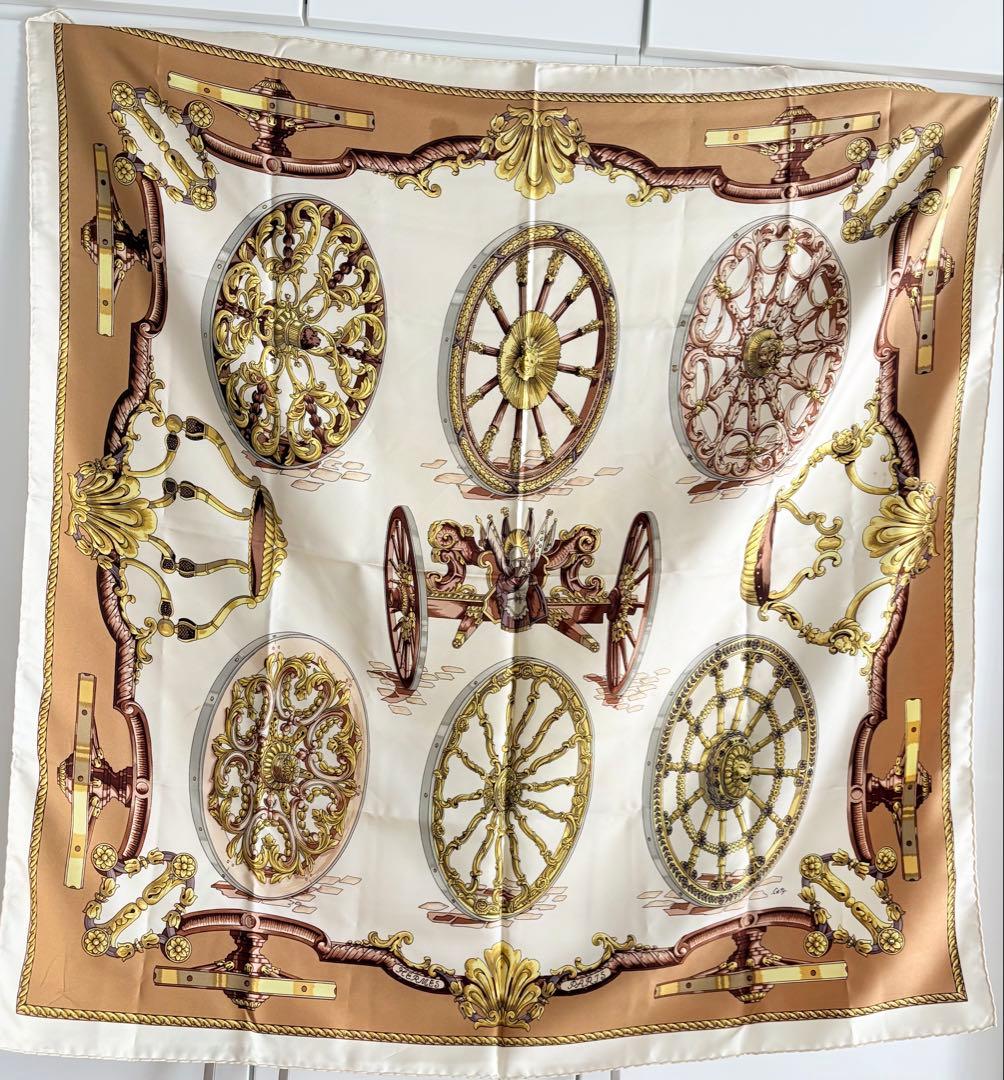 エルメス　カレ90 Roues de Canon 大砲の車輪 ベージュ　スカーフ