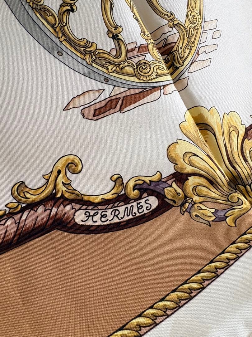 エルメス　カレ90 Roues de Canon 大砲の車輪 ベージュ　スカーフ