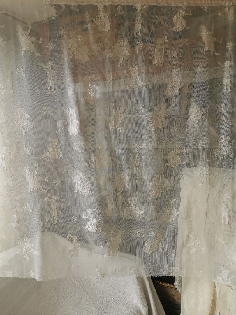 アンティーク お伽話 童話 マドラスレース幅広カーテンパネル ナーサリーライム