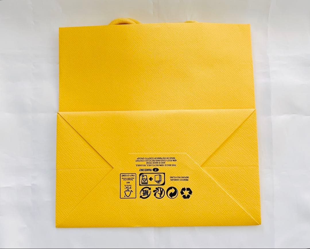 未使用　ゴールドカラー　ストーン付きバングル 専用ボックス付き