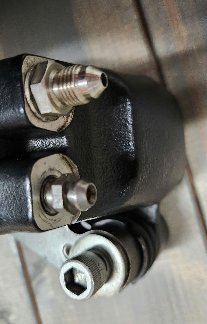 ハーレー　エボ純正キャリパー　　　　ブレーキパット新品　+　メンテ済