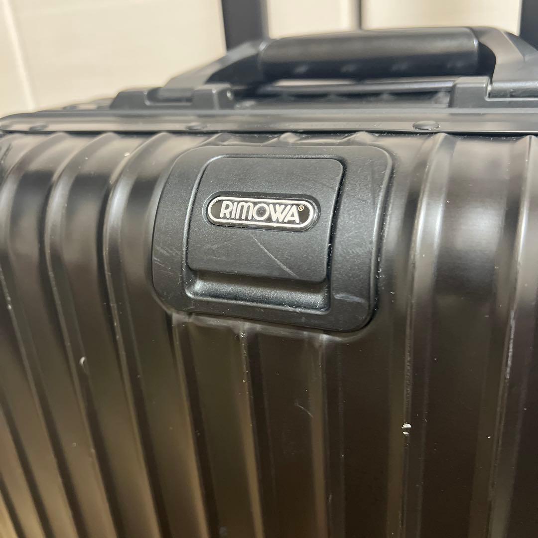 リモワ　キャリーケース　機内持ち込み可能