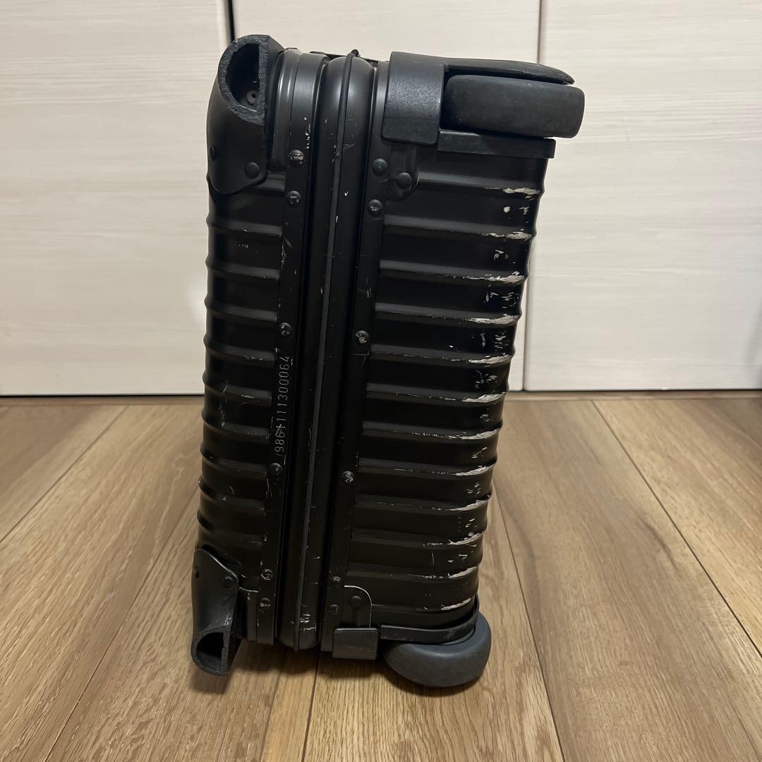 リモワ　キャリーケース　機内持ち込み可能