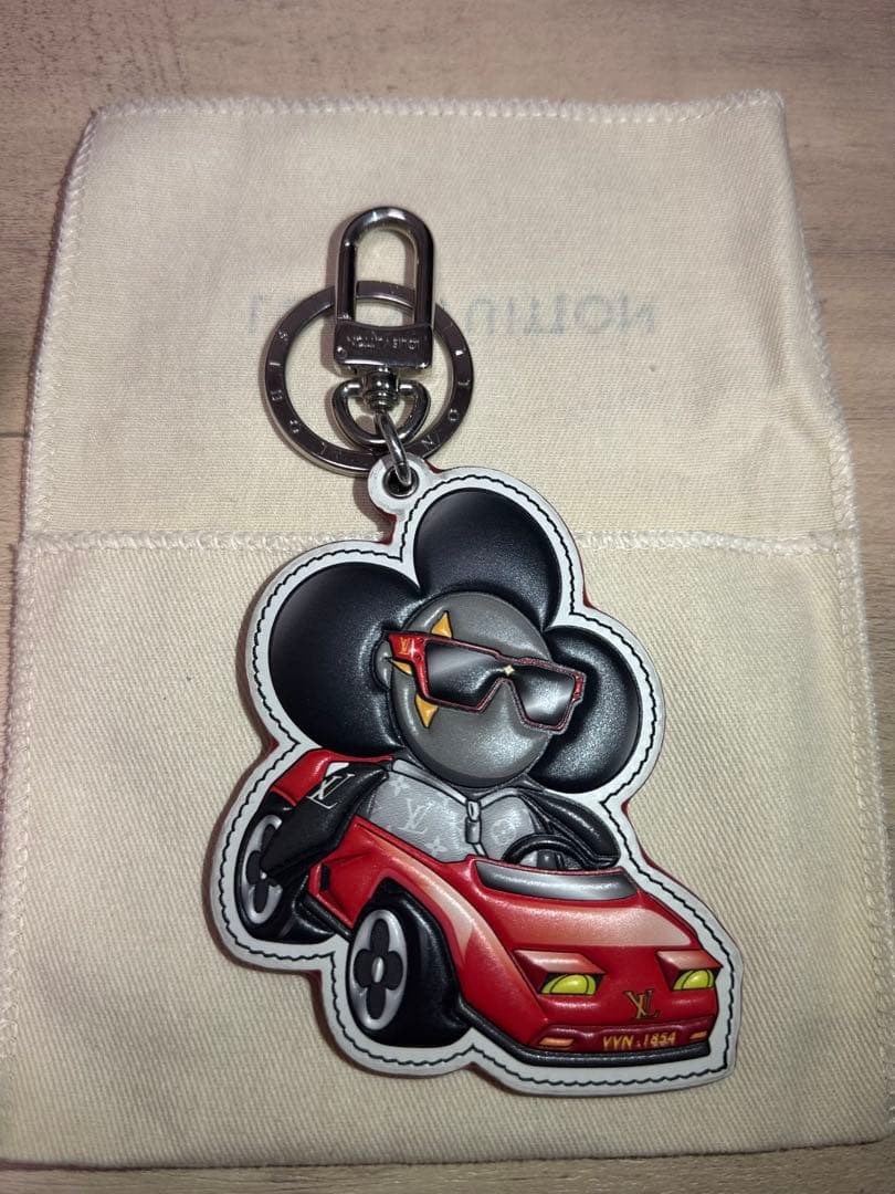 ルイヴィトン バッグチャーム レッド/ブラック M00960 キーホルダー