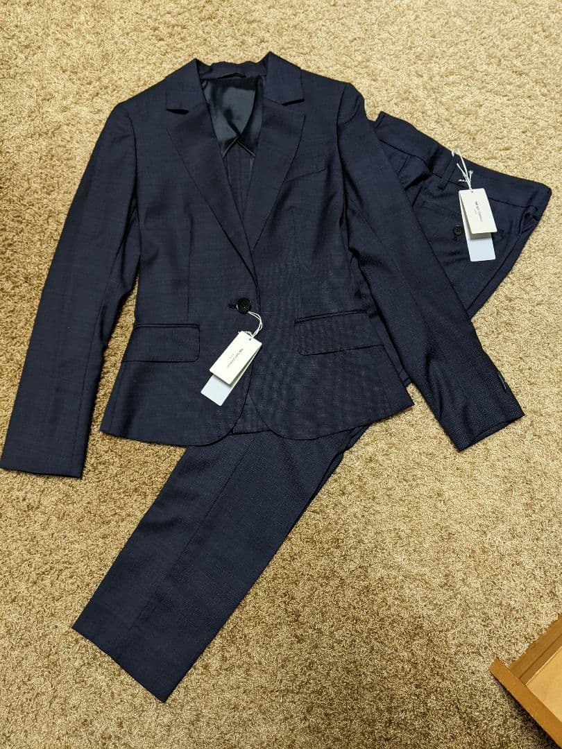 タグ付新品未使用ネイビービジネススーツ