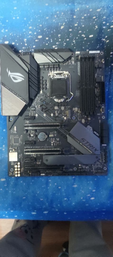 マザーボード ASUS ROG STRIX Z390-F GAMING