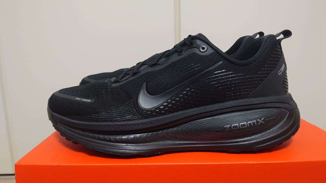 スパイク・シューズ NIKE VOMERO18