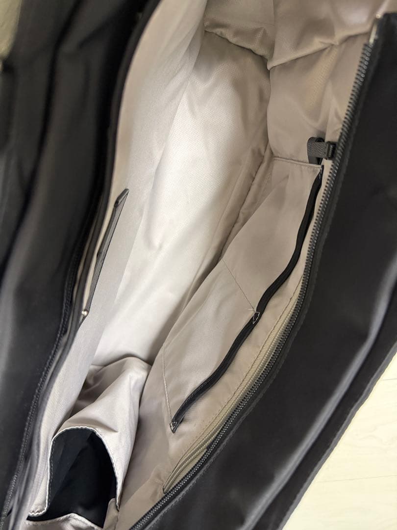 TUMI ヴァレッタ　ラージトート　ブラック/ガンメタ　国内正規店購入