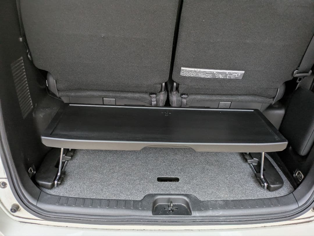 日産セレナ　C27用　ラゲッジテーブル　未使用品