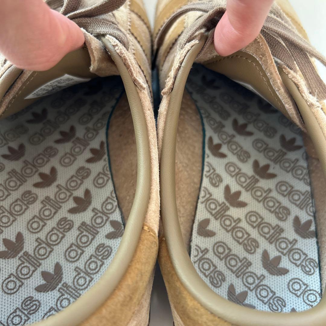 adidas タバコ　ベージュ スエードスニーカー