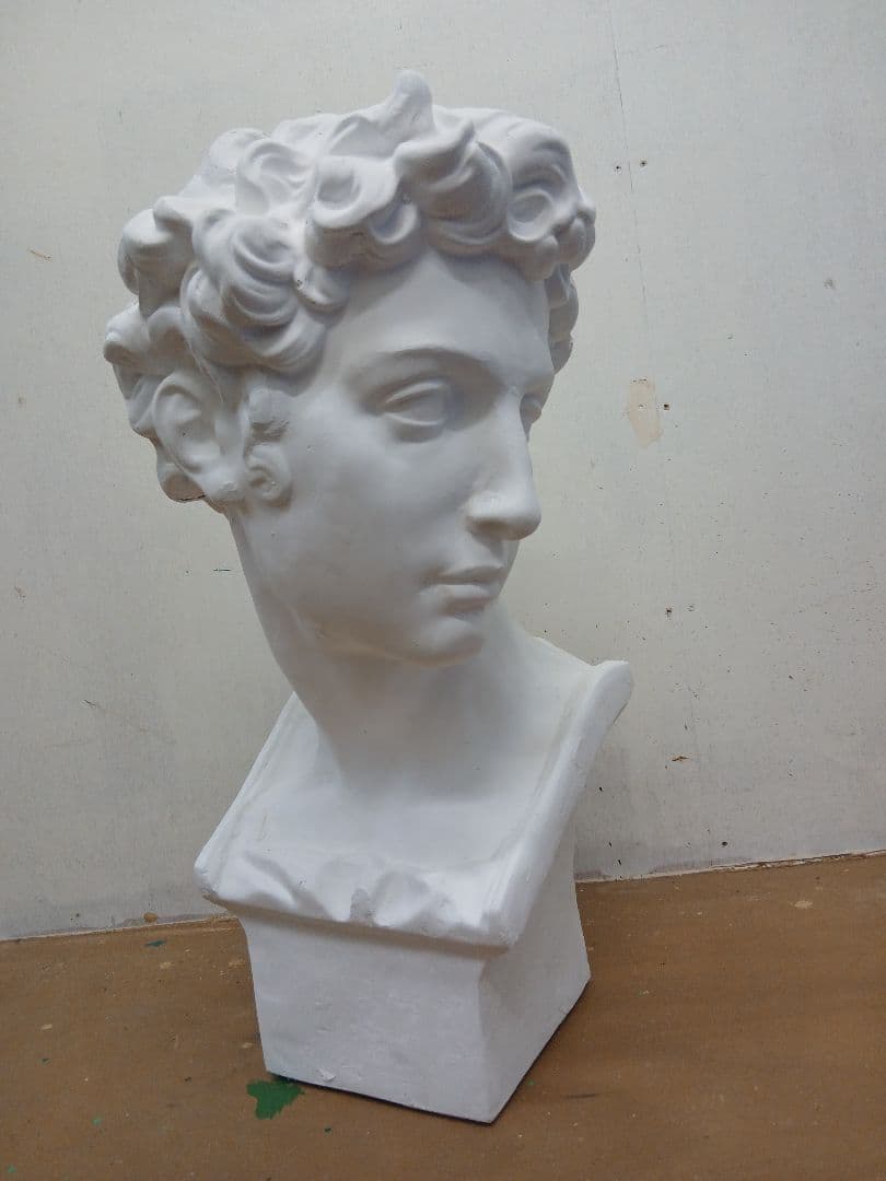 ほし。メディチ首像　高さ60cm。