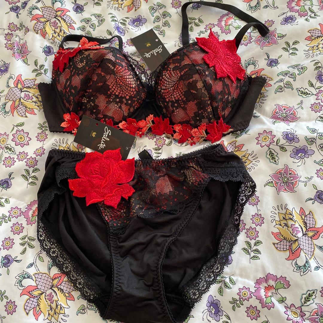 ワコールサルート ブラジャーショーツセット C75 と M黒/赤