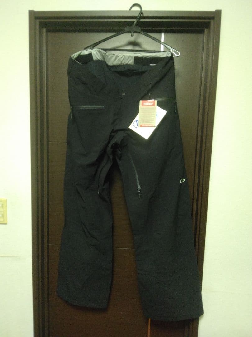 新品 OAKLEY M 上下セット　スノーシェル　スキー スノーボード ウエア