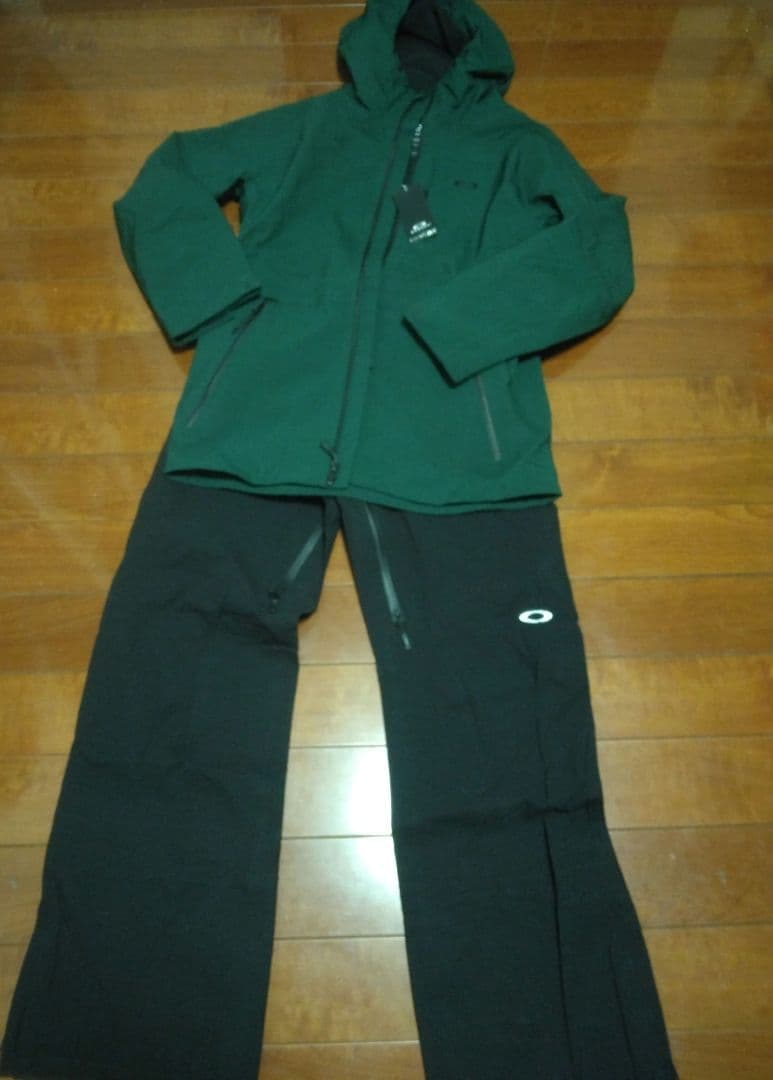 新品 OAKLEY M 上下セット　スノーシェル　スキー スノーボード ウエア