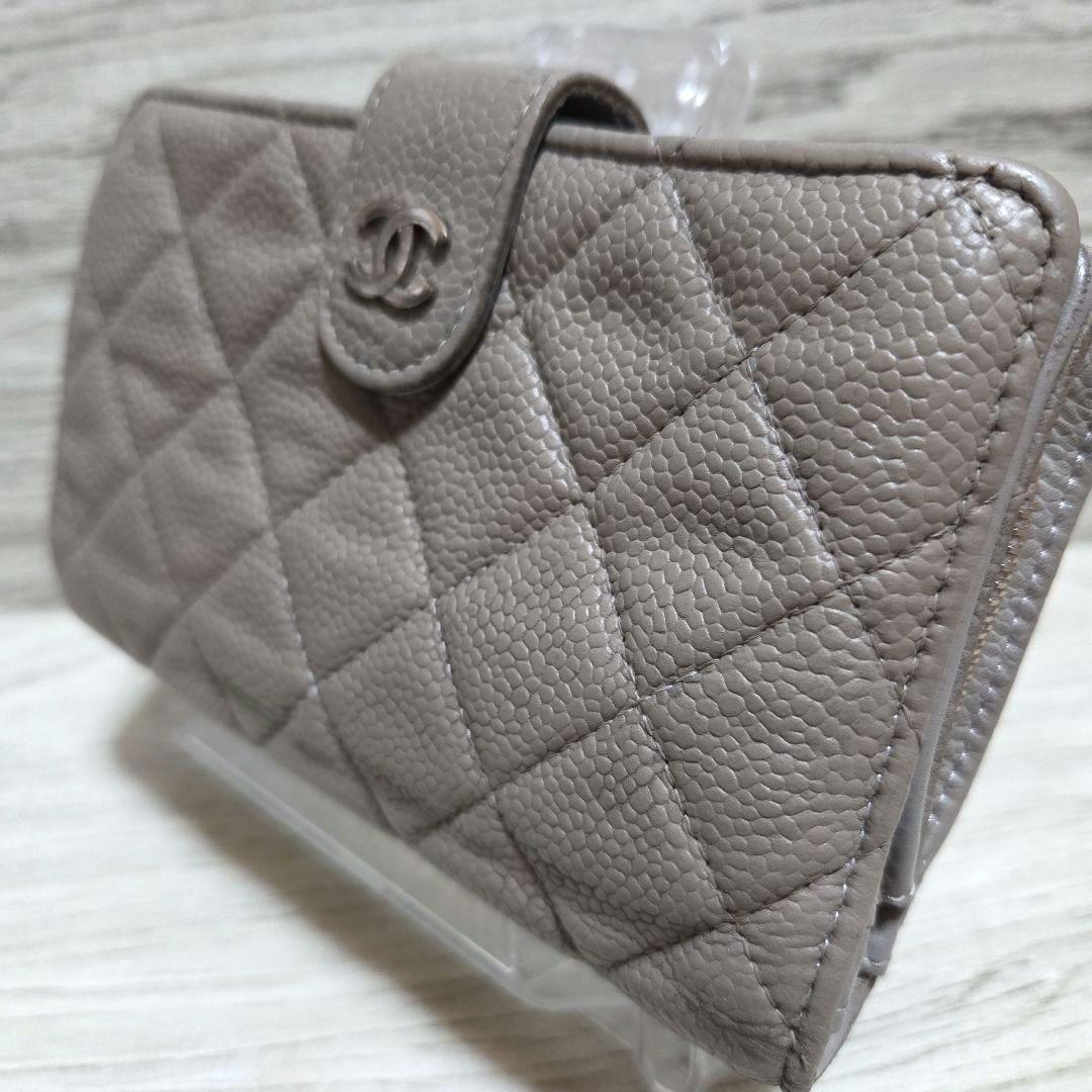 シャネル 二つ折り財布 マトラッセ ココマーク キャビアスキン
