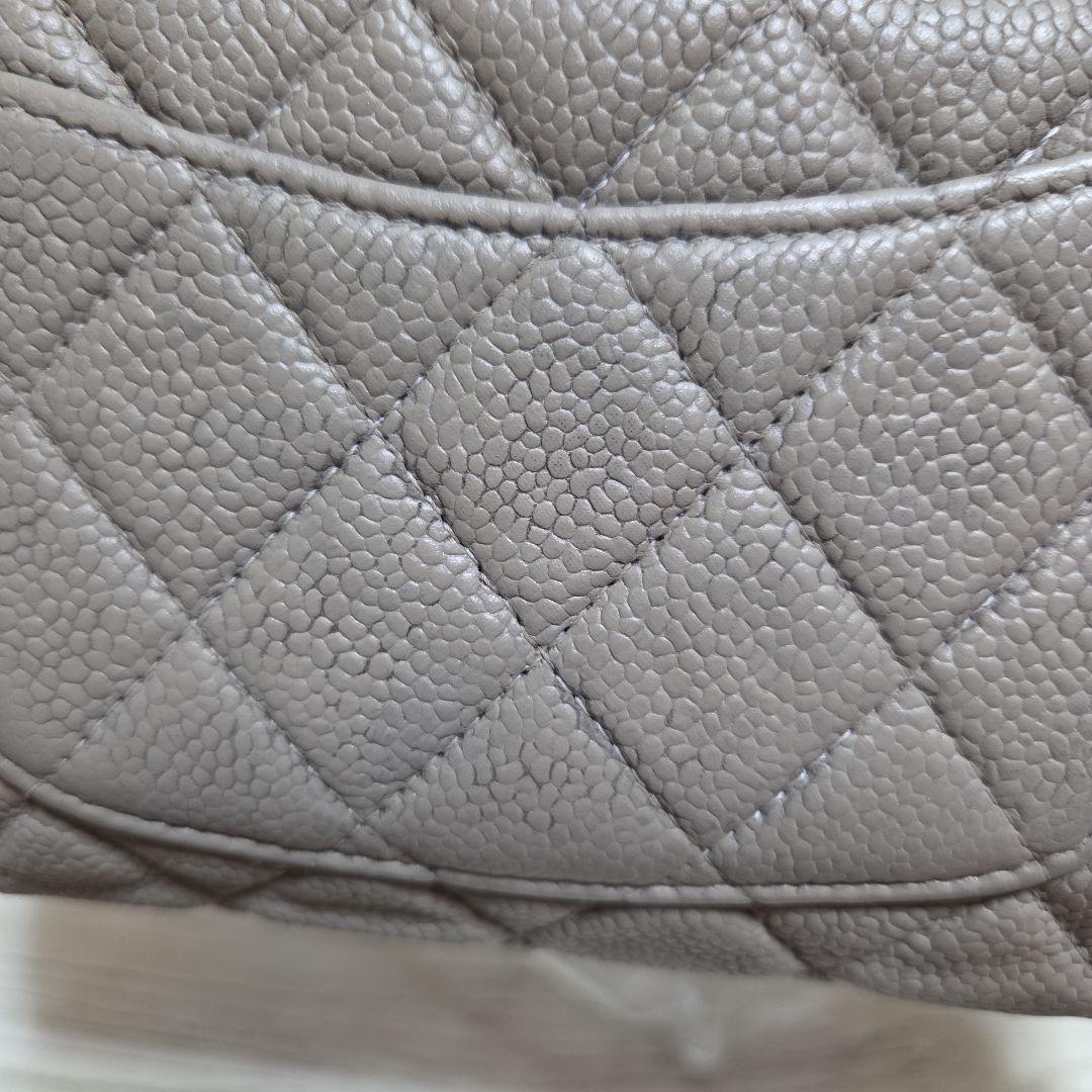 シャネル 二つ折り財布 マトラッセ ココマーク キャビアスキン