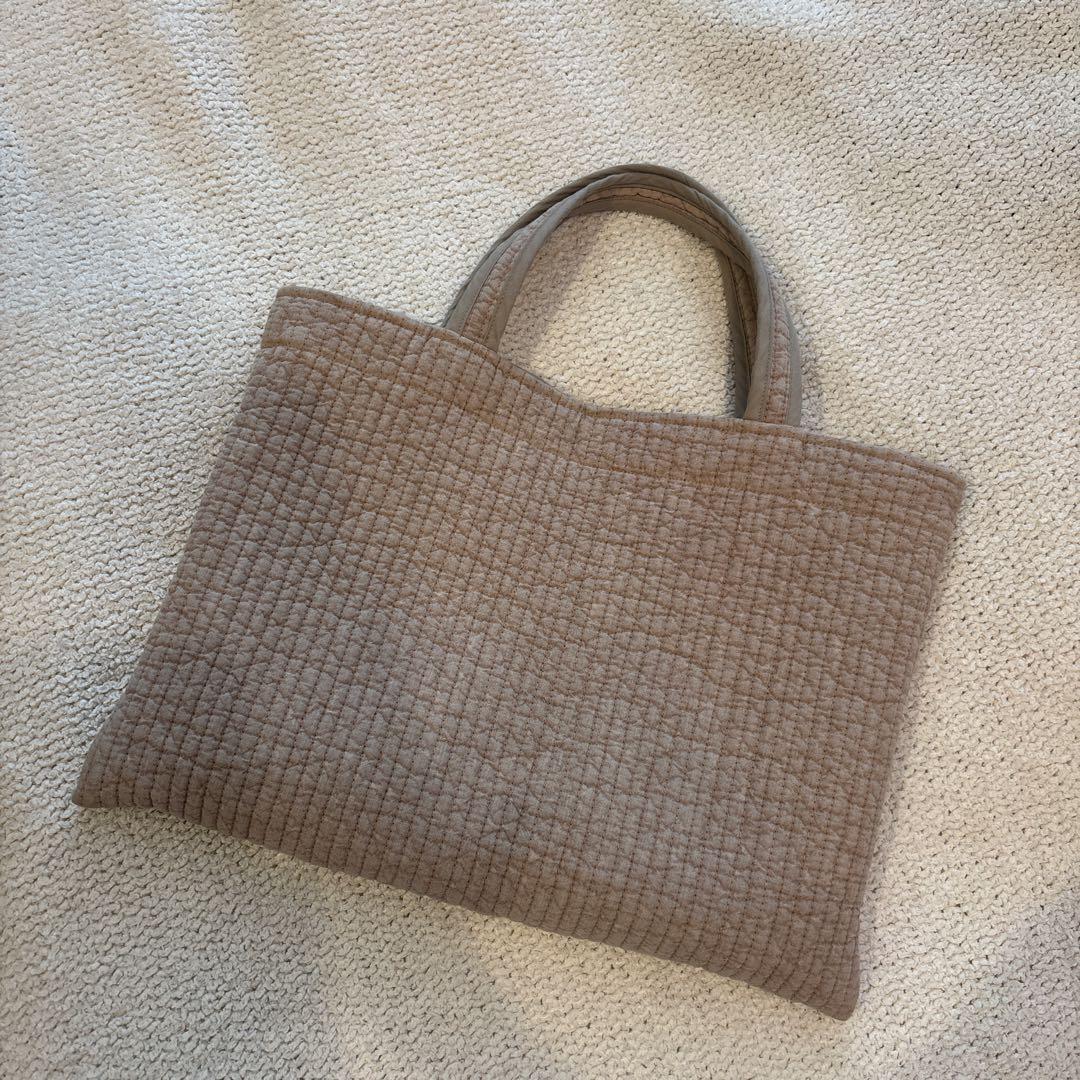 ピオヌンナル　キルティングトートバッグ ベージュ