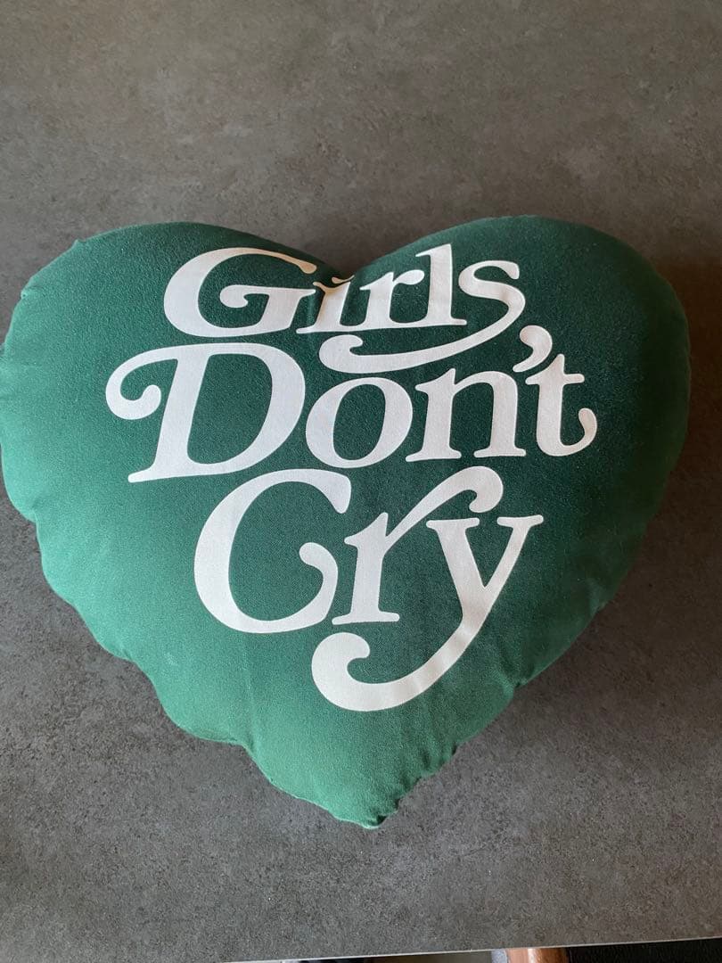 Girls Don’t Cry クッション ブラック VERDY