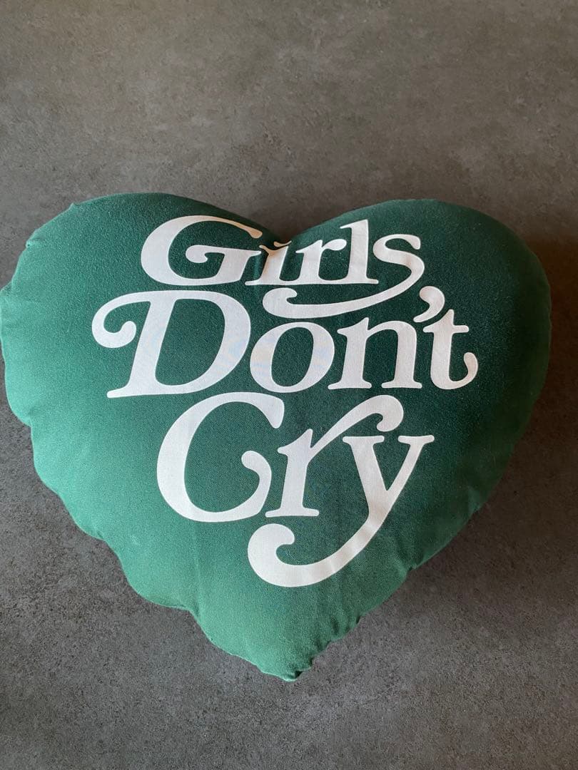 Girls Don’t Cry クッション ブラック VERDY