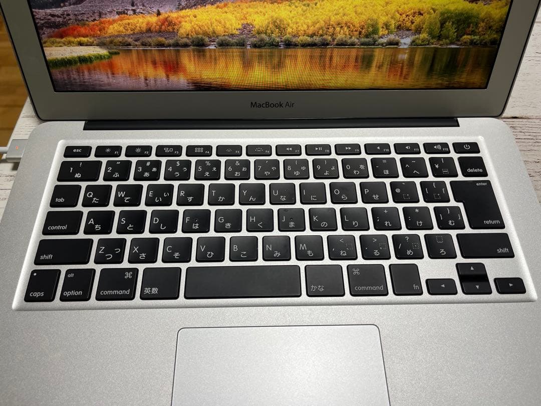 バッテリー交換済 MacBook Air 13, i5, 8GB, 256GB