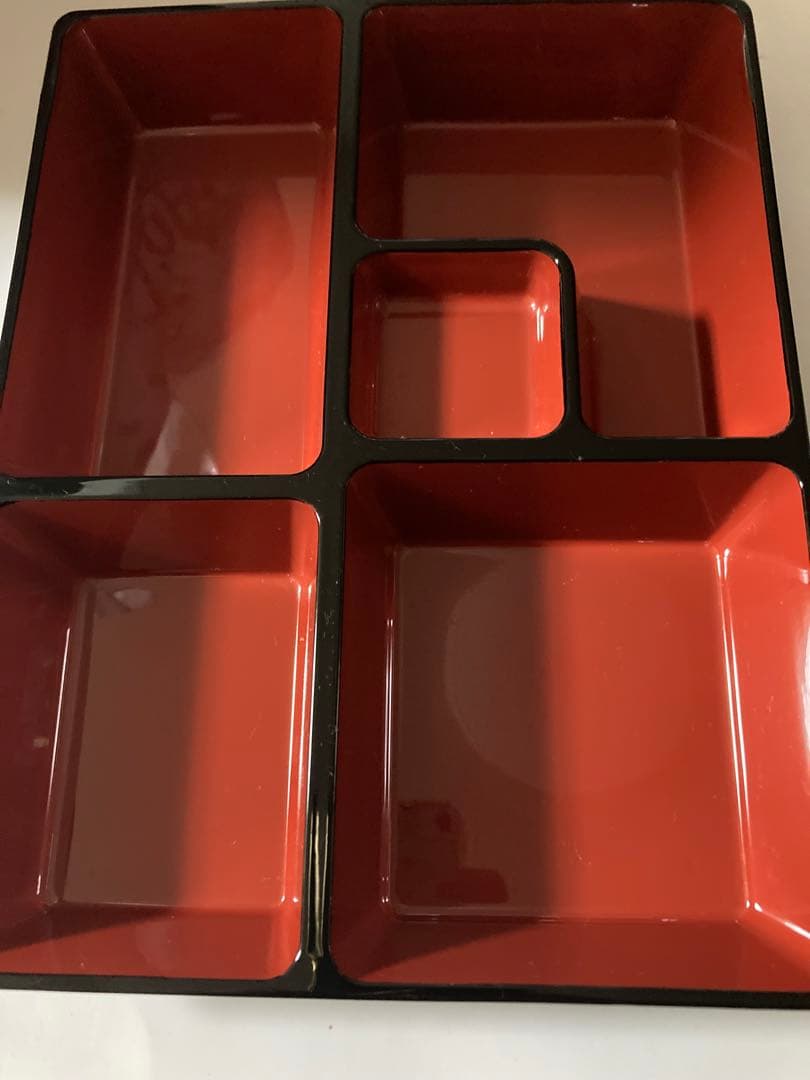 黒赤の5仕切り弁当箱