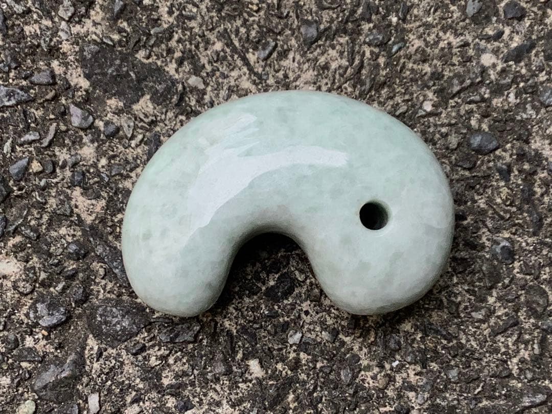 激安卸し値段で‼️15万円確実します‼️ 糸魚川翡翠ジェダイト本物　鑑別書付極上物‼️