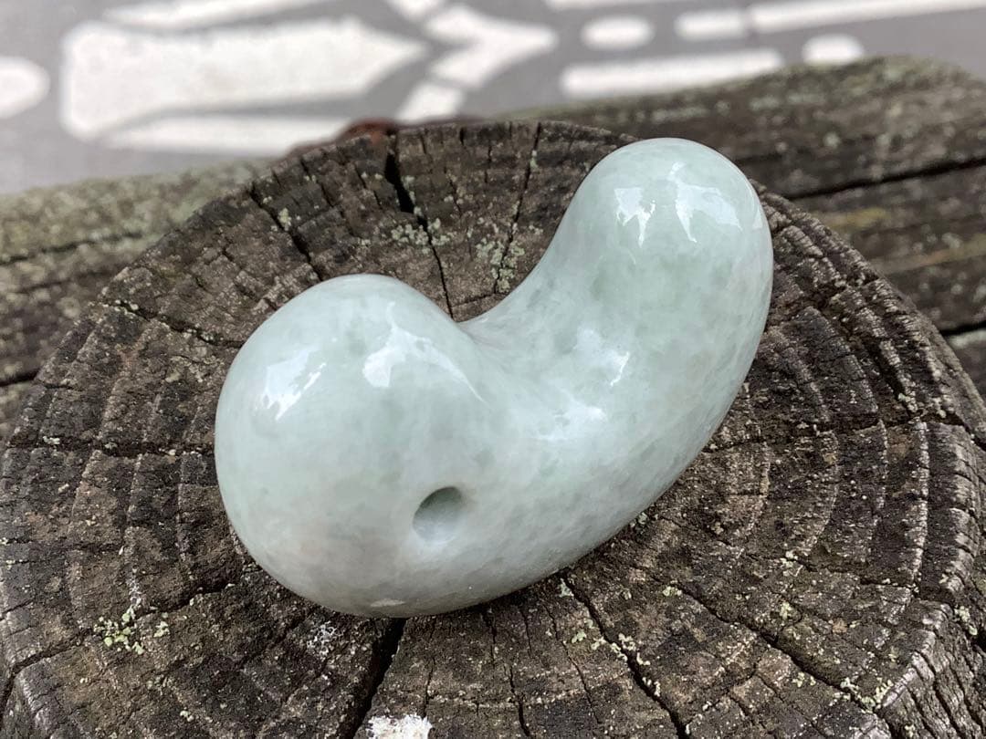 激安卸し値段で‼️15万円確実します‼️ 糸魚川翡翠ジェダイト本物　鑑別書付極上物‼️