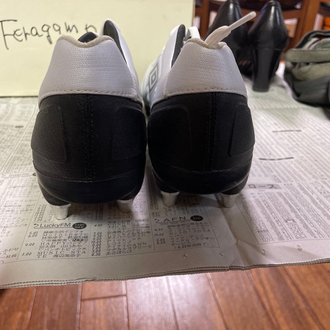 Umbro サッカーシューズ ホワイト/ブラック