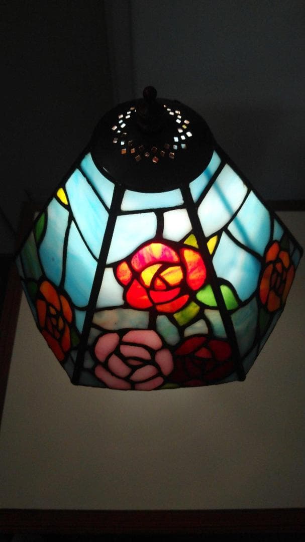 バラが彩る 卓上照明 ステンドグラス 爽やかなブルー