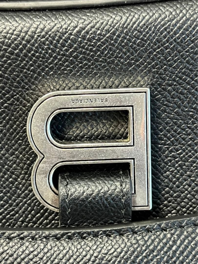 バレンシアガ　downtown メッセンジャー　24SS バッグ