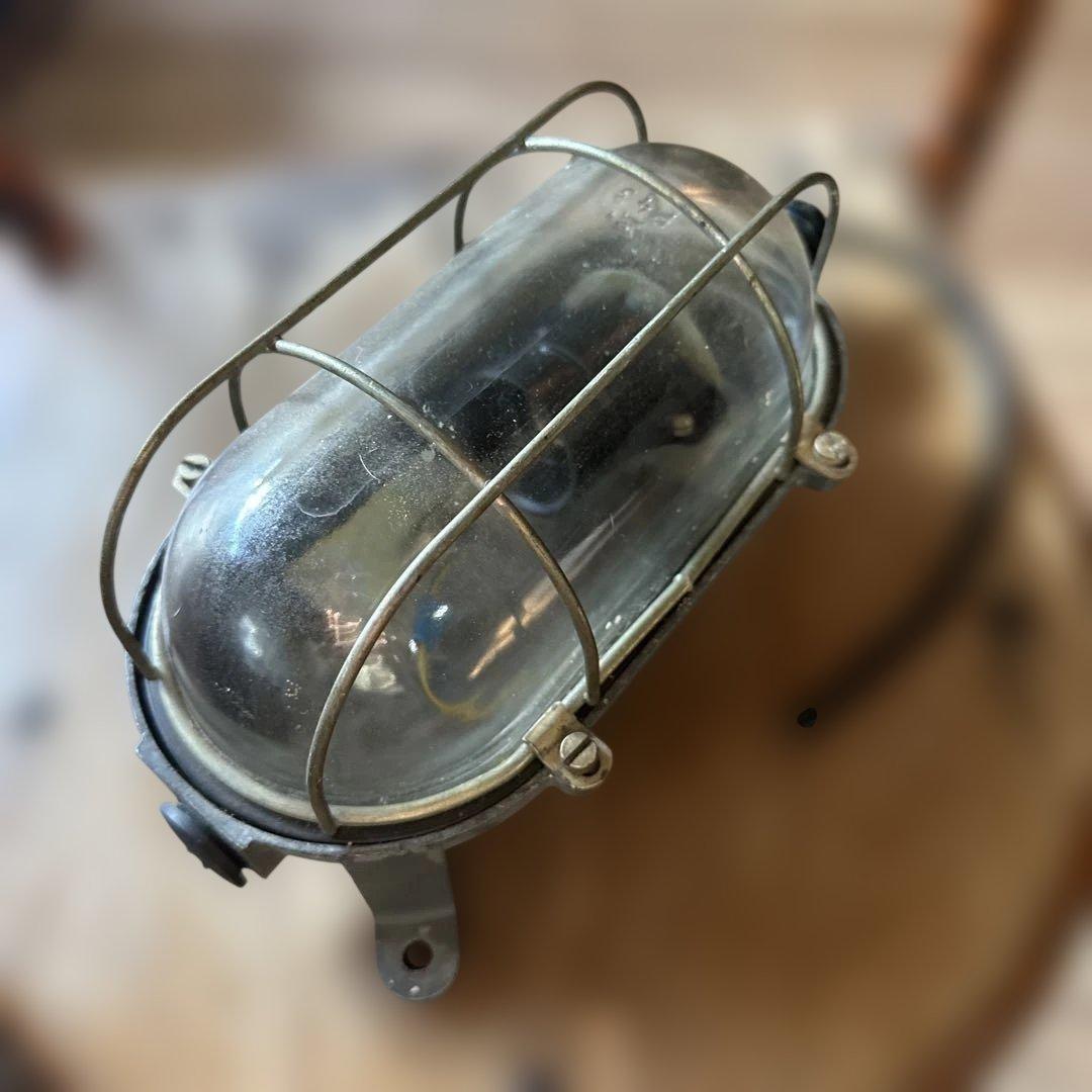 アンティーク工業系カプセルランプ　プロカント鋳物製バウハウス