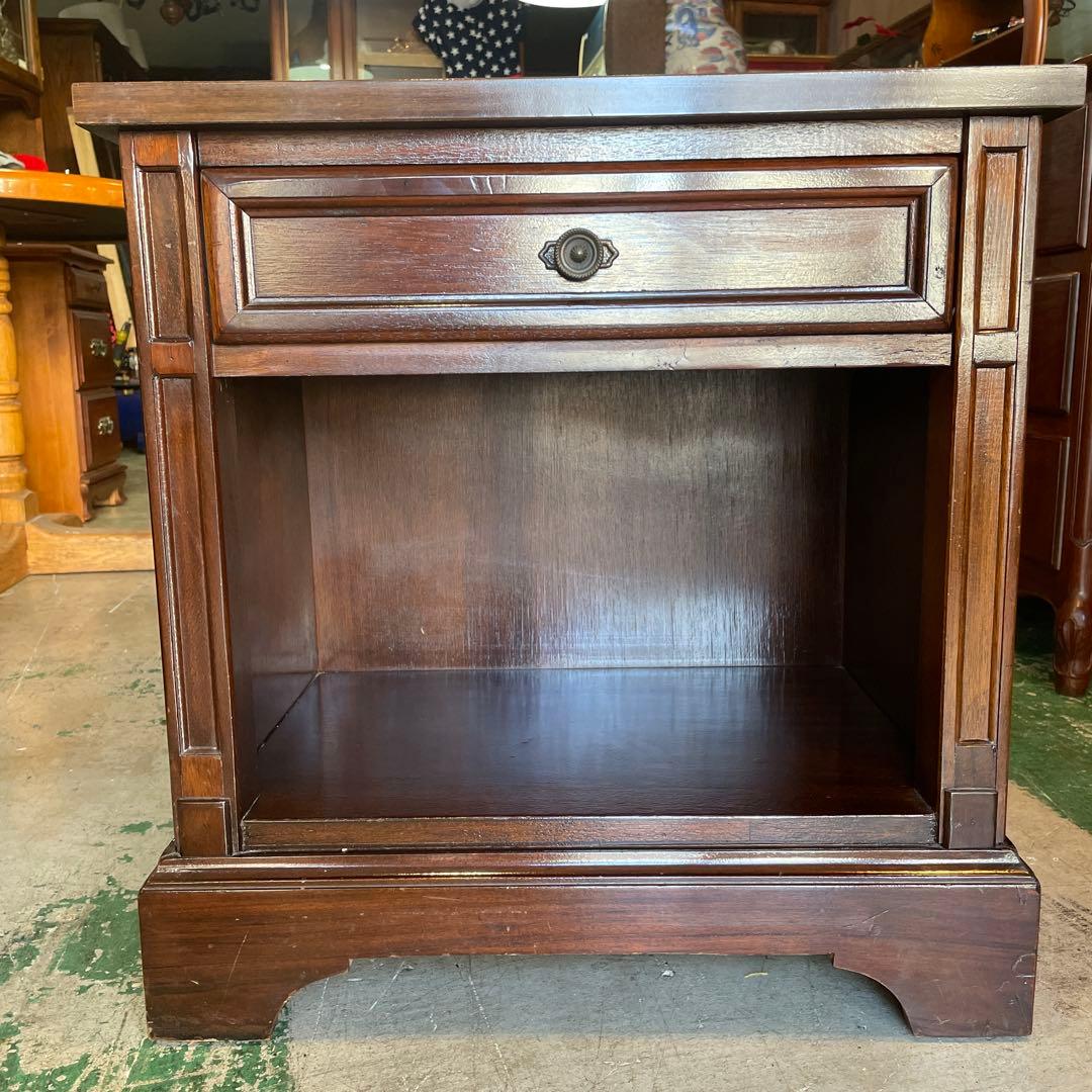 アメリカン・ヴィンテージ・ナイトテーブル